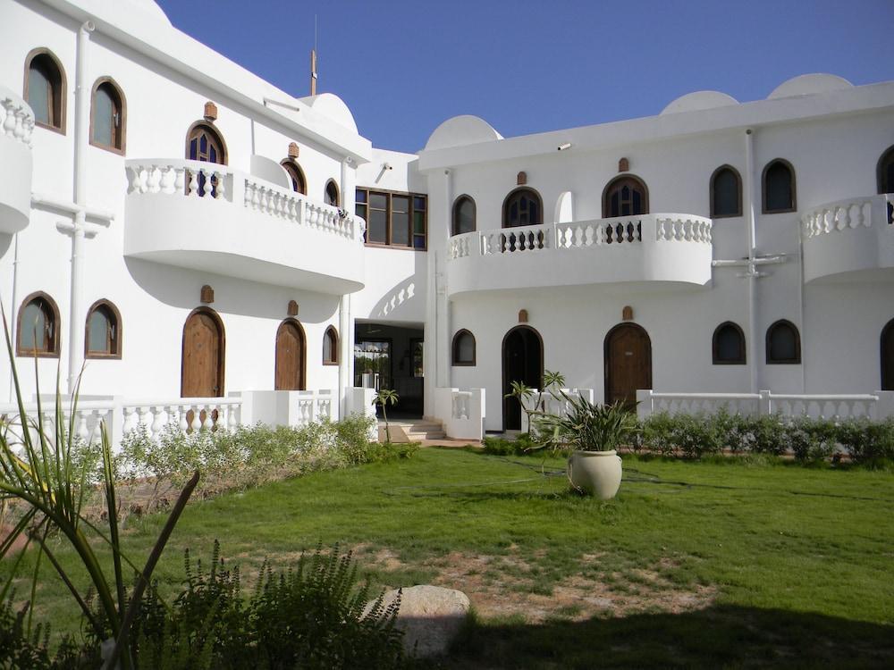דהב Blue Beach Club מראה חיצוני תמונה