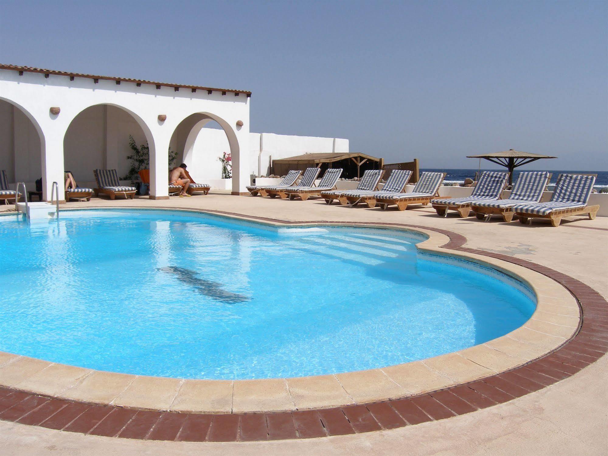 דהב Blue Beach Club מראה חיצוני תמונה